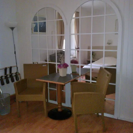 Ziza Hotel